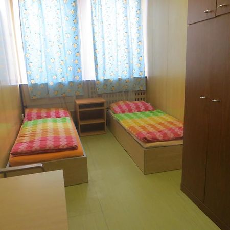 Hostel Monty Ricany (Central Bohemian) Ngoại thất bức ảnh