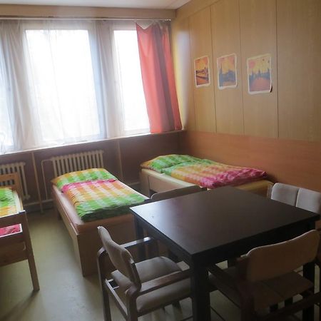Hostel Monty Ricany (Central Bohemian) Ngoại thất bức ảnh