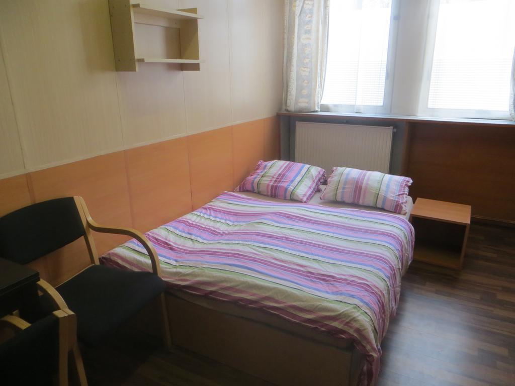 Hostel Monty Ricany (Central Bohemian) Ngoại thất bức ảnh