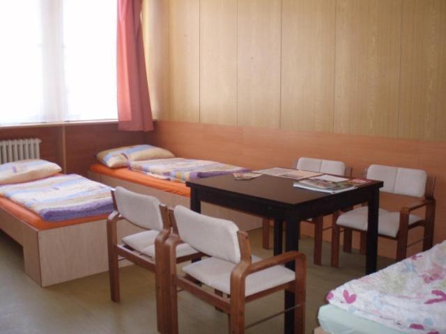 Hostel Monty Ricany (Central Bohemian) Ngoại thất bức ảnh